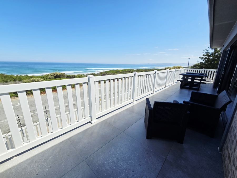 4 Bedroom Property for Sale in Kleinkrantz Western Cape